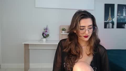 Snapshot of venus_steffen chatting on October 2025 01:14:01 PM Mia online show from October 2025 01:14:01 PM