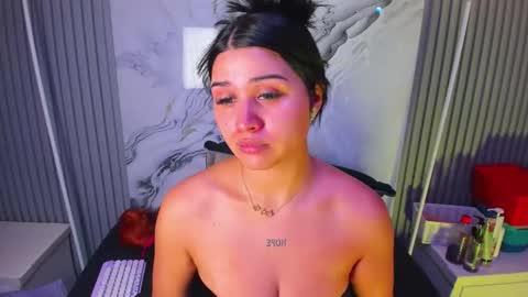 Snapshot of venusowen_ chatting on April 2026 08:31:02 PM Venusowen online show from April 2026 08:31:02 PM