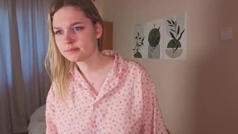 Snapshot of verocat chatting on September 2025 04:34:02 AM Veronica online show from September 2025 04:34:02 AM