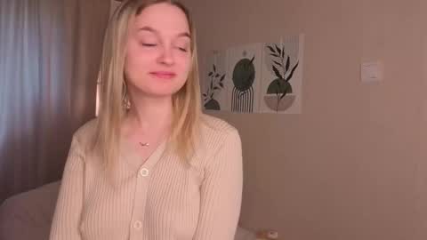 Snapshot of verocat chatting on September 2025 08:06:02 AM Veronica online show from September 2025 08:06:02 AM