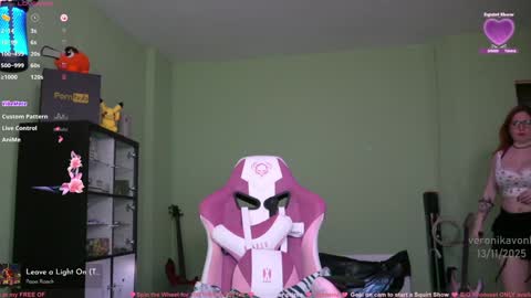 Snapshot of veronikavonk chatting on November 2025 11:47:02 PM Veronika von Kleist online show from November 2025 11:47:02 PM