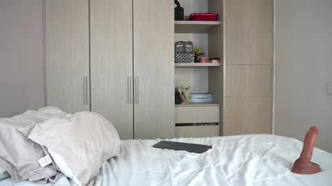  V A L  help me reach 100likes online show from March 2025 06:29:01 PM