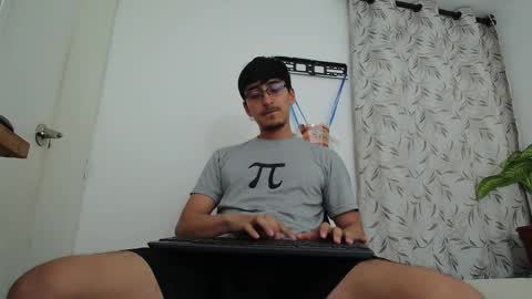 Snapshot of versatileguuy chatting on October 2025 01:42:02 AM versatileguuy online show from October 2025 01:42:02 AM