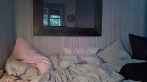Snapshot of versatilexswede chatting on June 2026 01:25:02 AM John online show from June 2026 01:25:02 AM