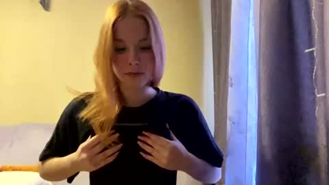 Snapshot of vertiegartrell chatting on June 2026 09:01:01 AM Lina online show from June 2026 09:01:01 AM