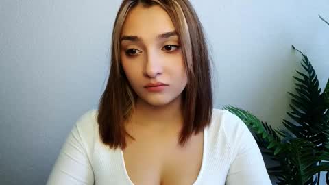 Snapshot of veryveryshygirl chatting on February 2026 09:14:01 AM Ana online show from February 2026 09:14:01 AM