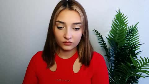 Snapshot of veryveryshygirl chatting on February 2026 02:14:01 PM Ana online show from February 2026 02:14:01 PM