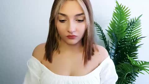 Snapshot of veryveryshygirl chatting on February 2026 01:29:01 PM Ana online show from February 2026 01:29:01 PM