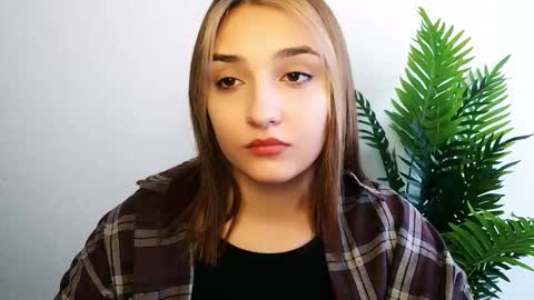 Snapshot of veryveryshygirl chatting on February 2026 01:00:01 PM Ana online show from February 2026 01:00:01 PM