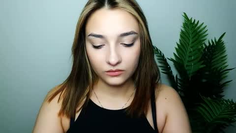 Snapshot of veryveryshygirl chatting on February 2026 04:05:02 PM Ana online show from February 2026 04:05:02 PM