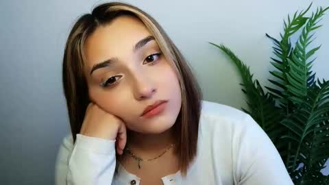 Snapshot of veryveryshygirl chatting on February 2026 01:21:01 PM Ana online show from February 2026 01:21:01 PM