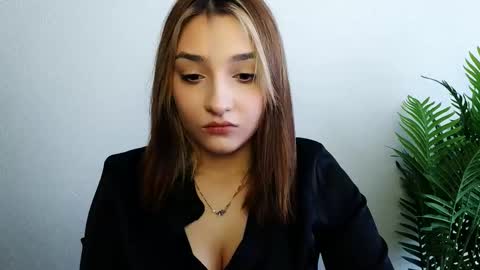 Snapshot of veryveryshygirl chatting on February 2026 12:37:02 PM Ana online show from February 2026 12:37:02 PM