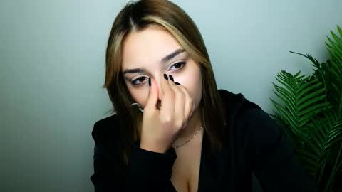 Snapshot of veryveryshygirl chatting on February 2026 07:25:02 PM Ana online show from February 2026 07:25:02 PM