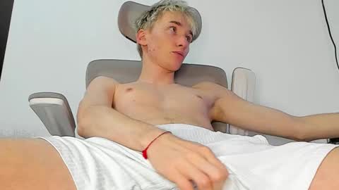 vibemygirl online show from October 2025 12:06:01 PM