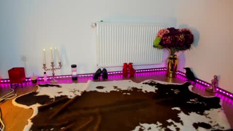 ViciousQueenu can call me Laura online show from November 2025 08:25:01 AM