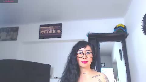 Snapshot of vicky_hotmilf chatting on June 2026 08:35:02 AM Vicky online show from June 2026 08:35:02 AM