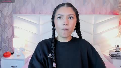 Snapshot of victoria___jonnes chatting on October 2025 12:25:02 PM victoria___jonnes online show from October 2025 12:25:02 PM