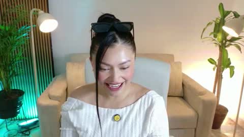 Snapshot of victoria___moon chatting on January 2026 02:08:02 PM victoria online show from January 2026 02:08:02 PM