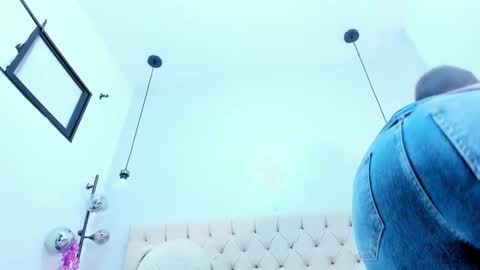 Victoria online show from November 2025 09:20:01 PM