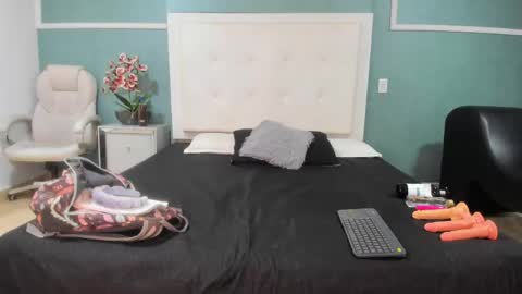 Snapshot of victoria_cutee chatting on May 2026 12:58:01 PM online show from May 2026 12:58:01 PM