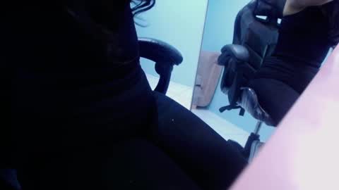 Snapshot of victoria_hernandez_t chatting on October 2025 12:50:02 PM Victoria online show from October 2025 12:50:02 PM