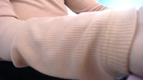 Victoria online show from November 2025 01:00:02 PM