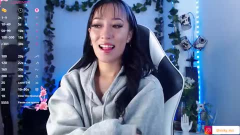 Victoria  online show from November 2025 07:03:01 PM