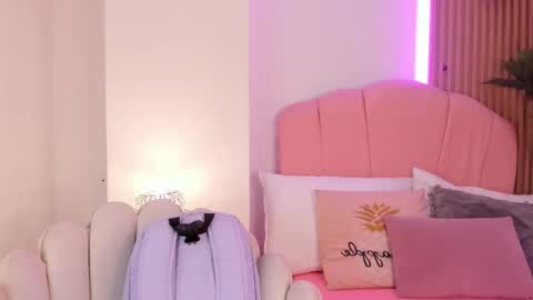 victoria  online show from December 2025 11:30:02 AM