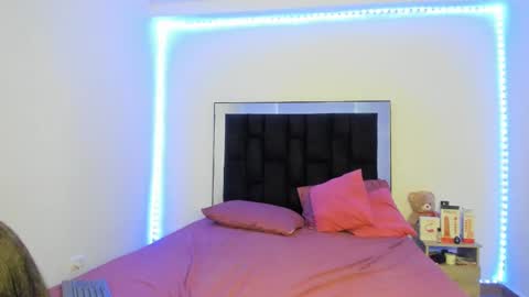 VICTORIA online show from March 2025 10:39:02 PM