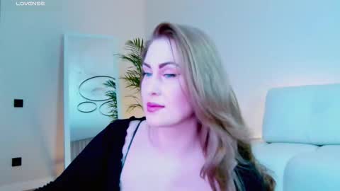 Miss V online show from December 2025 07:04:02 AM