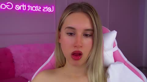 Snapshot of victoriahopson chatting on September 2025 06:51:02 AM Victoria online show from September 2025 06:51:02 AM