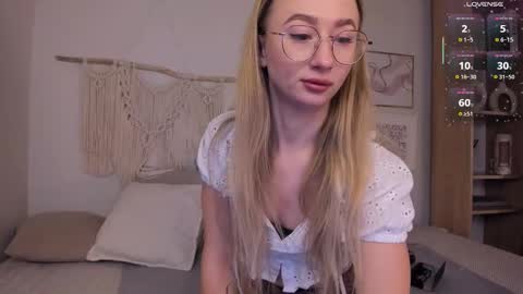 Victoria online show from December 2025 06:08:02 AM