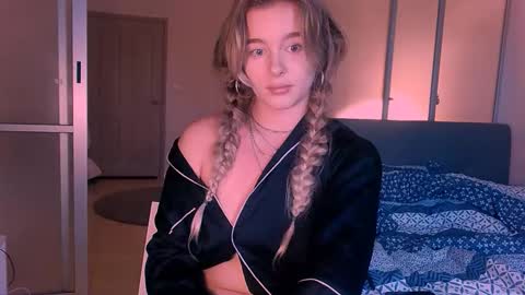 Eva and Victor online show from October 2025 10:56:02 AM