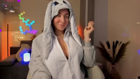 Viktoria online show from November 2025 05:37:02 PM