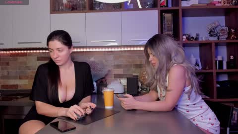 Viktoria online show from December 2025 01:05:02 PM