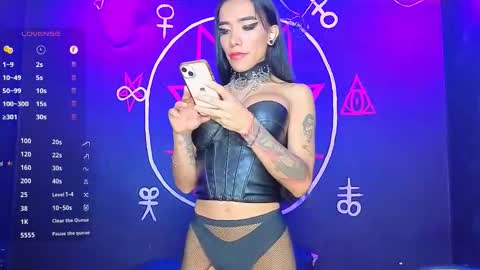 Victoria Vampire online show from November 2025 06:08:01 PM