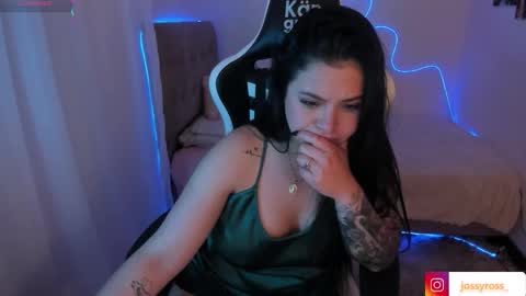 V  I C  T O R I A  online show from October 2025 03:40:01 AM