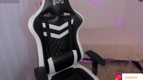 V  I C  T O R I A  online show from November 2025 07:48:02 PM