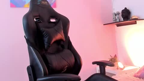 Snapshot of viictoria_rose chatting on December 2025 08:36:02 PM viictoria_rose online show from December 2025 08:36:02 PM