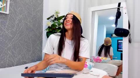 viictoriiasaenz online show from June 2026 01:18:01 AM