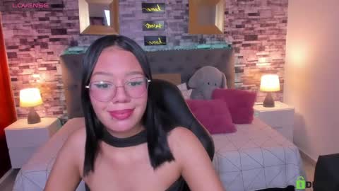 Violet online show from April 2026 07:39:01 PM