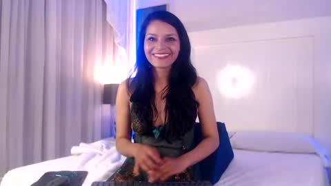 Snapshot of viiolet_smith chatting on June 2026 03:50:02 PM Violeth Smith online show from June 2026 03:50:02 PM