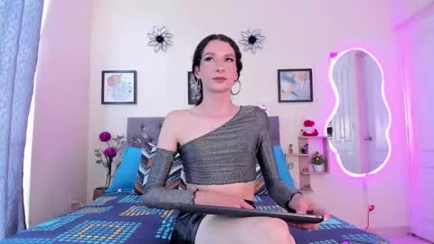 Violet online show from December 2025 06:27:01 PM