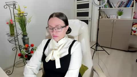Ukrainian-woman online show from November 2025 07:00:02 AM