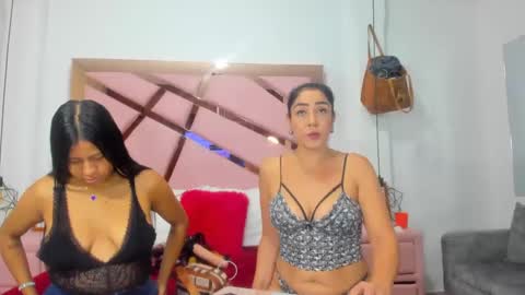 Snapshot of vikitomson chatting on January 2025 01:07:01 PM vikiTomson online show from January 2025 01:07:01 PM