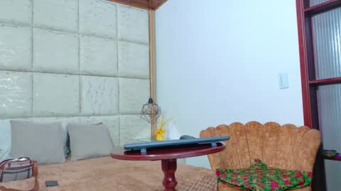 Snapshot of vikitomson chatting on September 2025 12:50:01 PM vikiTomson online show from September 2025 12:50:01 PM