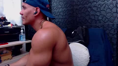 Viktor Herrera online show from March 2025 06:21:02 PM