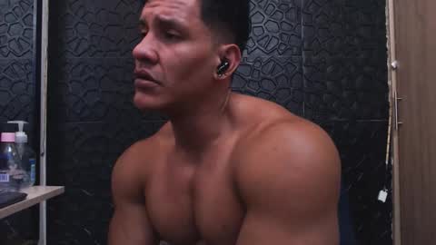 Viktor Herrera online show from October 2025 03:10:01 PM