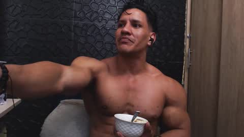 Viktor Herrera online show from November 2025 02:45:02 AM