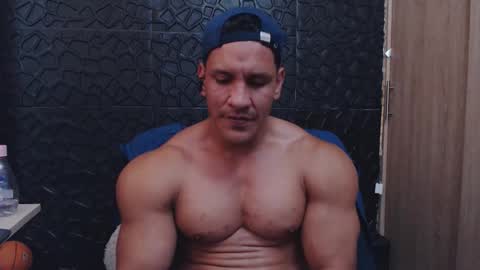 Viktor Herrera online show from December 2025 07:53:02 PM